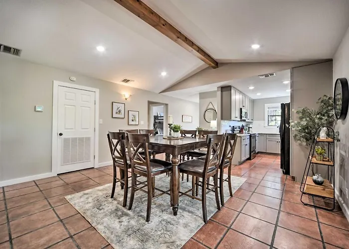 Canyon Lake Hideaway W/ Fire Pit & Yard!