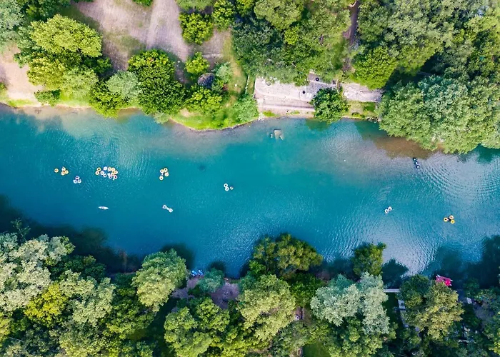 Lakeshore Retreat
