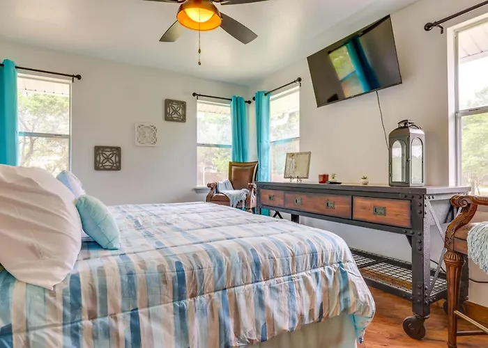 Canyon Lake Home W/ Resort Amenities & Fire Pit!