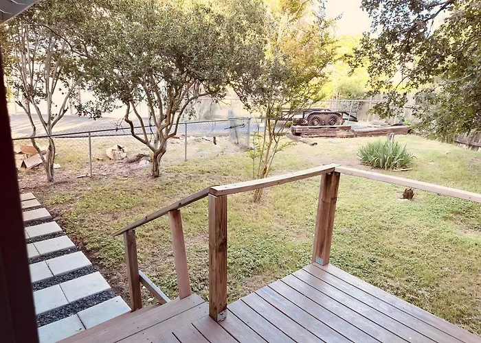 Free Tubes, Sleeps 8, Hottub, Firepit, Pet Friendly!