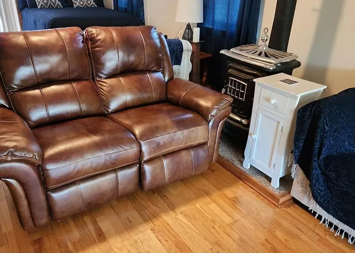 Classic Charm Close To Lake